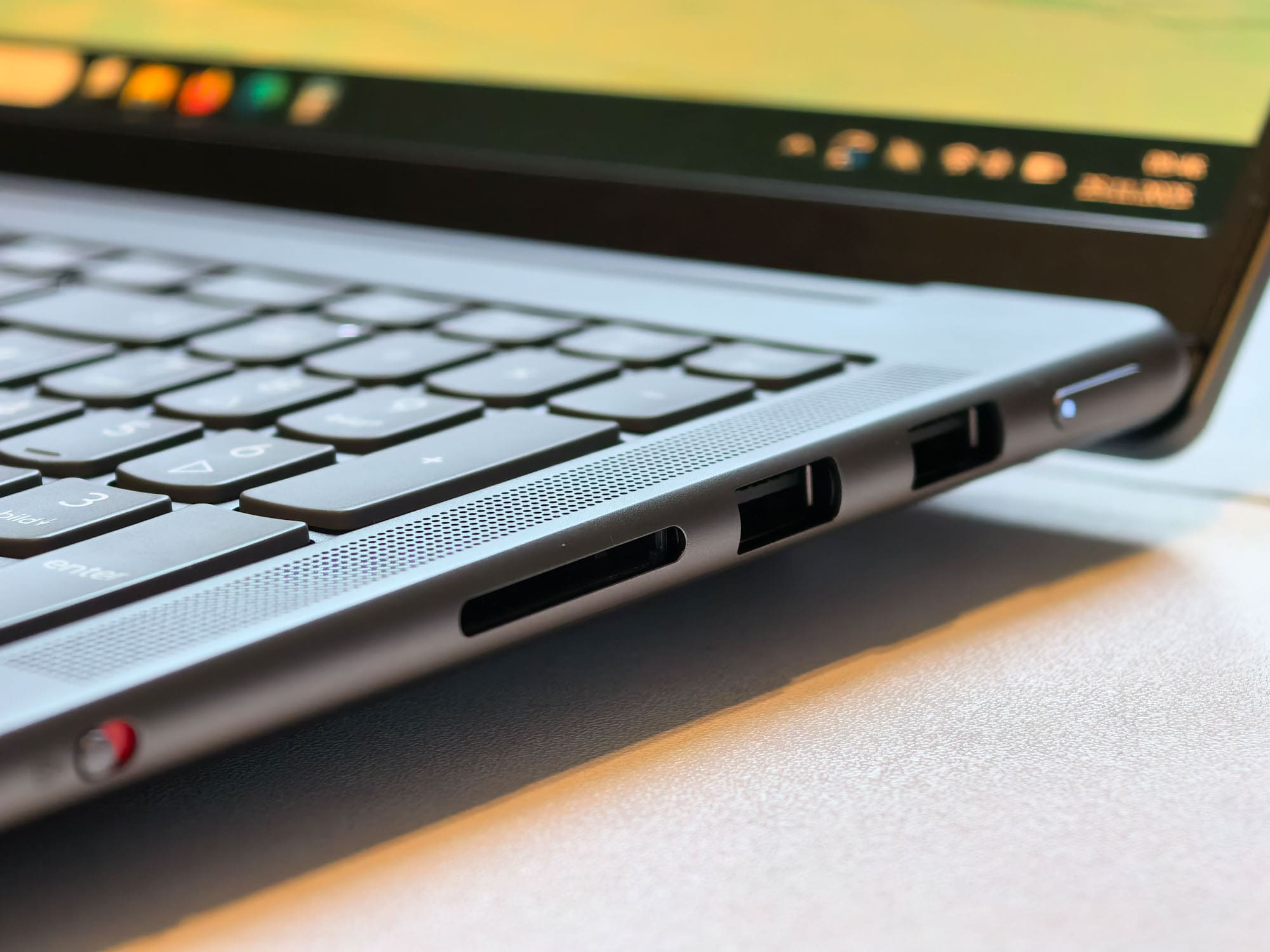 Lenovo Yoga Pro 9i Aura Edition Anschlüsse 1 Lenovo Yoga Pro 9i Aura Edition Anschlüsse 1